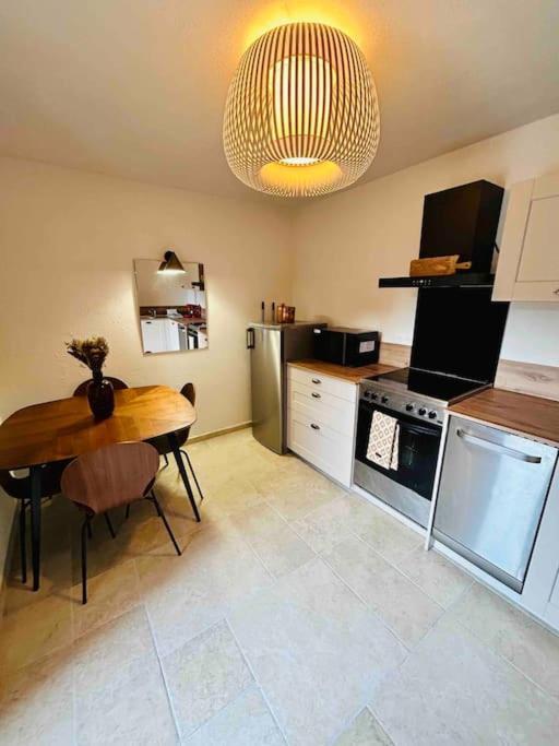 Charmant Petit Appartement Place De L Eglise 皮亚纳 外观 照片